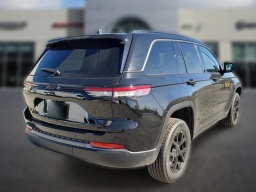 Jeep Grand Cherokee Laredo Altitude 4x2 2026