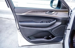 Jeep Grand Cherokee Limited 4x2 2025