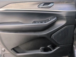 Jeep Grand Cherokee Laredo Altitude 4x4 2026