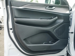 Jeep Grand Cherokee Laredo Altitude 4x4 2026