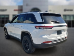 Jeep Grand Cherokee Laredo Altitude 4x4 2026