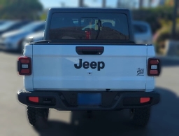 Jeep Gladiator Willys 4x4 2026