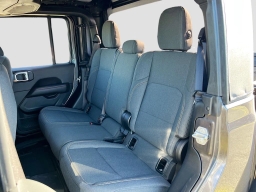 Jeep Gladiator Shadow Ops 4x4 2026