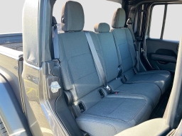 Jeep Gladiator Shadow Ops 4x4 2026