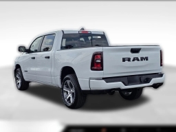 Ram 1500 Express 4x2 Crew Cab 5'7" Box 2026