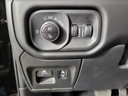 Ram 1500 Big Horn 4x4 Crew Cab 5'7" Box 2026