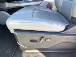 Ford F-150 Lightning Flash 4WD SuperCrew 5.5' Box 2025