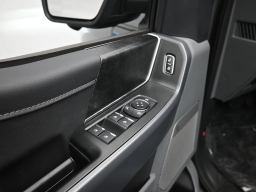 Ford F-150 Lightning Flash 4WD SuperCrew 5.5' Box 2025