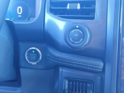 Ford F-150 Lightning Flash 4WD SuperCrew 5.5' Box 2025