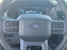 Ford F-150 Lightning Flash 4WD SuperCrew 5.5' Box 2025