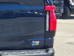 Ford F-150 Lightning Flash 4WD SuperCrew 5.5' Box 2025