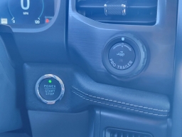 Ford F-150 Lightning Flash 4WD SuperCrew 5.5' Box 2025