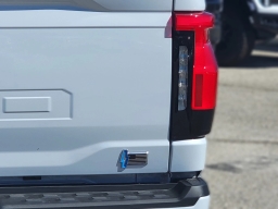 Ford F-150 Lightning Flash 4WD SuperCrew 5.5' Box 2025