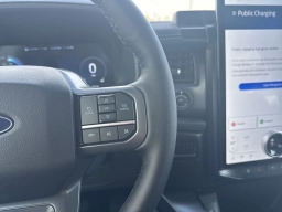 Ford F-150 Lightning Flash 4WD SuperCrew 5.5' Box 2025