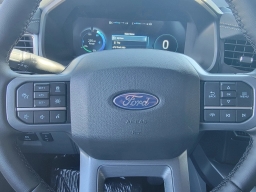 Ford F-150 Lightning Flash 4WD SuperCrew 5.5' Box 2025