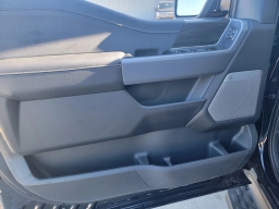 Ford F-150 Lightning LARIAT 4WD SuperCrew 5.5' Box 2025