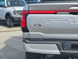 Ford F-150 Lightning LARIAT 4WD SuperCrew 5.5' Box 2025