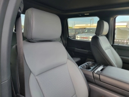 Ford F-150 Lightning LARIAT 4WD SuperCrew 5.5' Box 2025