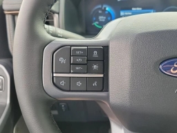 Ford F-150 Lightning LARIAT 4WD SuperCrew 5.5' Box 2025