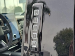 Ford F-150 Lightning LARIAT 4WD SuperCrew 5.5' Box 2025