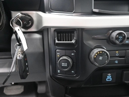 Ford Super Duty F-250 SRW XL 4WD Crew Cab 6.75' Box 2026