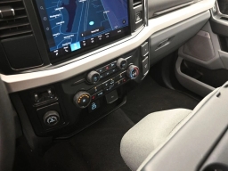 Ford Super Duty F-250 SRW XLT 2WD Crew Cab 8' Box 2026