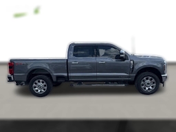 Ford Super Duty F-250 SRW LARIAT 4WD Crew Cab 6.75' Box 2025
