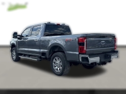 Ford Super Duty F-250 SRW LARIAT 4WD Crew Cab 6.75' Box 2025