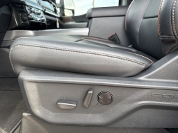 Ford Super Duty F-250 SRW LARIAT 4WD Crew Cab 6.75' Box 2025