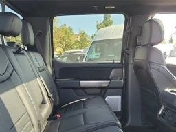 Ford Super Duty F-350 SRW Platinum 4WD Crew Cab 8' Box 2026