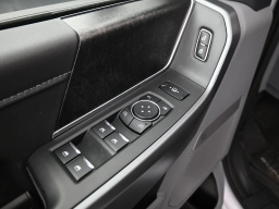 Ford Super Duty F-350 SRW XLT 4WD Crew Cab 8' Box 2026