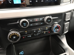 Ford Super Duty F-350 SRW XLT 4WD Crew Cab 8' Box 2026