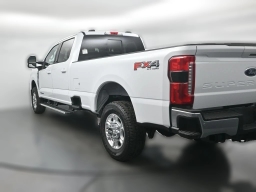 Ford Super Duty F-350 SRW XLT 4WD Crew Cab 8' Box 2026