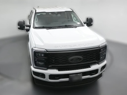 Ford Super Duty F-350 SRW XLT 4WD Crew Cab 8' Box 2026