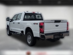 Ford Super Duty F-350 SRW XL 4WD Crew Cab 6.75' Box 2026