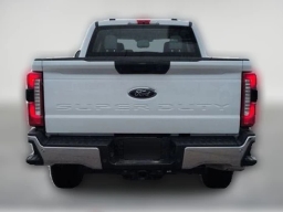 Ford Super Duty F-350 SRW XL 4WD Crew Cab 6.75' Box 2026