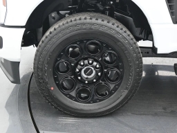 Ford Super Duty F-350 SRW XLT 4WD Crew Cab 8' Box 2026