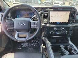 Ford Super Duty F-350 DRW LARIAT 4WD Crew Cab 8' Box 2025