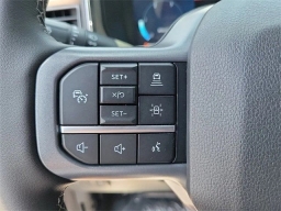 Ford Super Duty F-350 DRW LARIAT 4WD Crew Cab 8' Box 2025