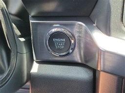 Ford Super Duty F-350 DRW LARIAT 4WD Crew Cab 8' Box 2025