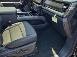 Ford Super Duty F-350 DRW LARIAT 4WD Crew Cab 8' Box 2025