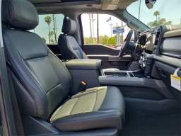 Ford Super Duty F-350 DRW LARIAT 4WD Crew Cab 8' Box 2025