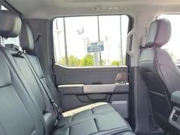 Ford Super Duty F-350 DRW LARIAT 4WD Crew Cab 8' Box 2025