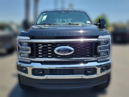 Ford Super Duty F-350 DRW LARIAT 4WD Crew Cab 8' Box 2025
