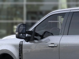 Ford Super Duty F-350 DRW Platinum 4WD Crew Cab 8' Box 2026