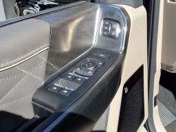 Ford Super Duty F-350 DRW Platinum 4WD Crew Cab 8' Box 2026