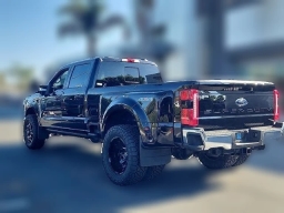 Ford Super Duty F-350 DRW LARIAT 4WD Crew Cab 8' Box 2025