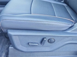 Ford Super Duty F-350 DRW LARIAT 4WD Crew Cab 8' Box 2025