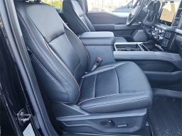 Ford Super Duty F-350 DRW LARIAT 4WD Crew Cab 8' Box 2025