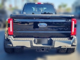 Ford Super Duty F-350 DRW LARIAT 4WD Crew Cab 8' Box 2025